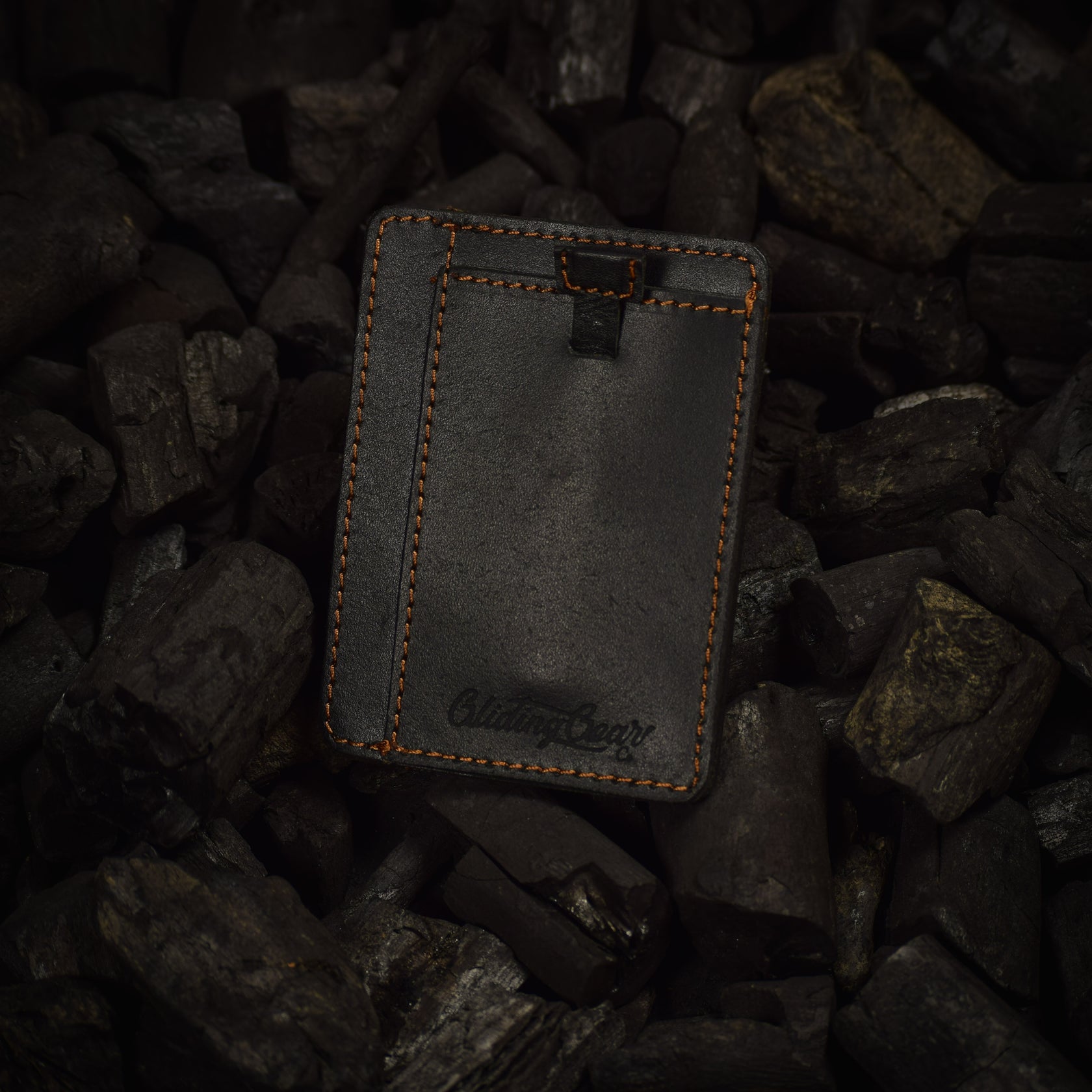 Get The Vintage Look With This Handmade Leather Wallet GlidingGear