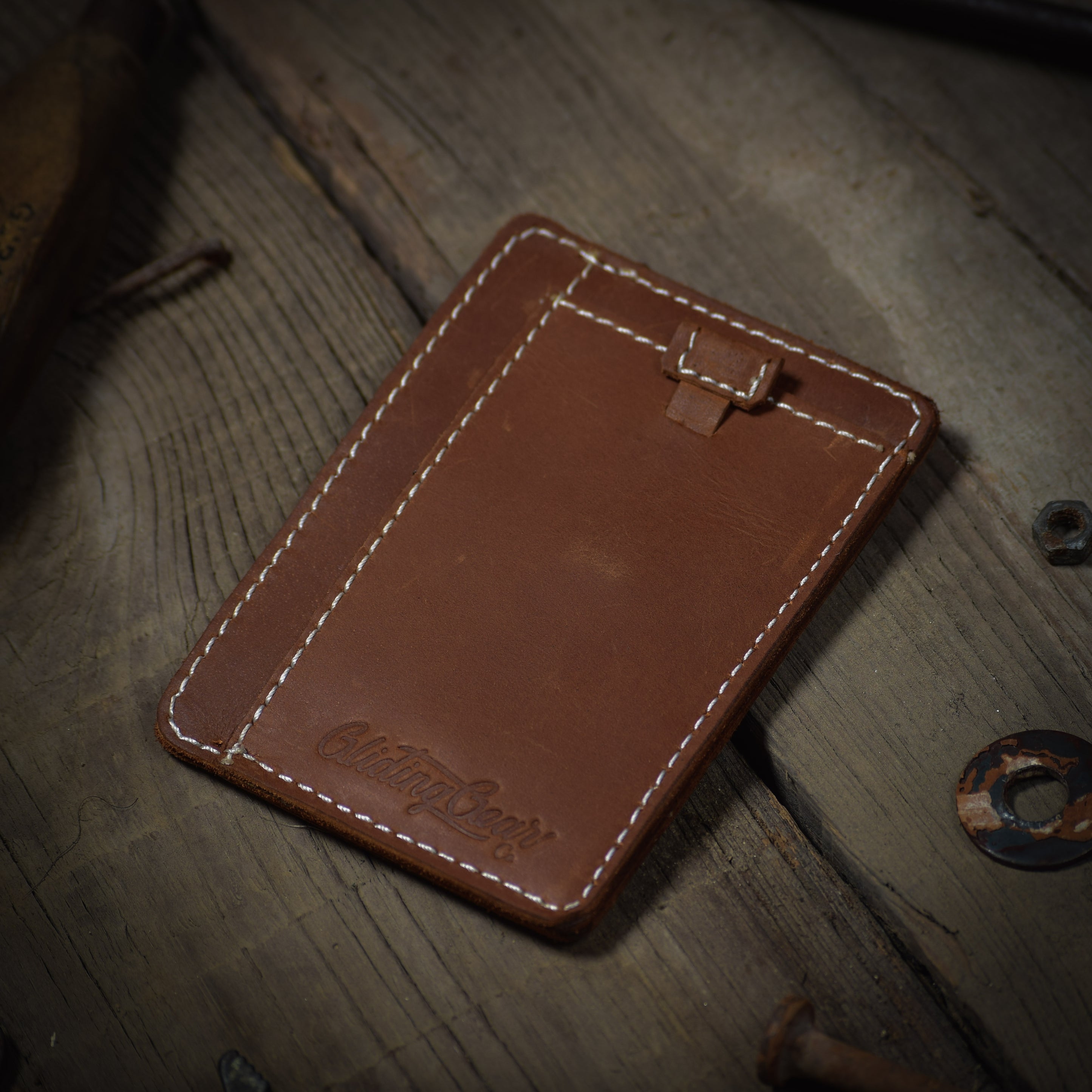 Get The Vintage Look With This Handmade Leather Wallet GlidingGear
